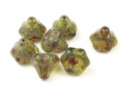 Perlen Bltenkelche, 9x9 mm, steinfarben grn