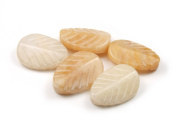 Bl�tter aus gelber Jade, 25x18 mm