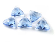 Dreieck,  facettiert, 18 mm, light sapphire