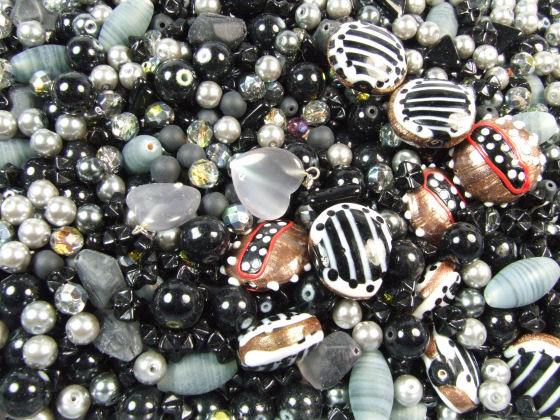 Bastelperlen f�deln