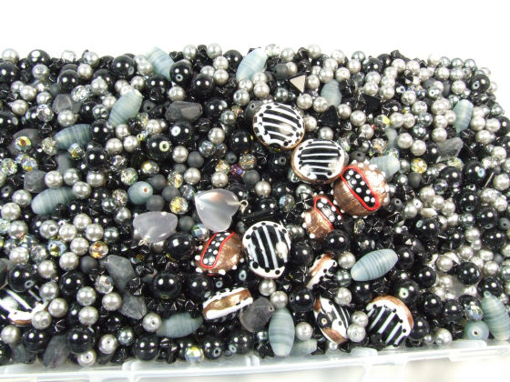 Bastelperlen f�deln