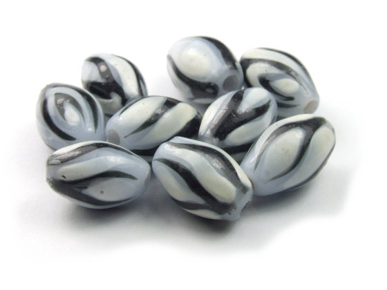 Glasperle 'Zebra Muster', Olive, 13 x 8 mm