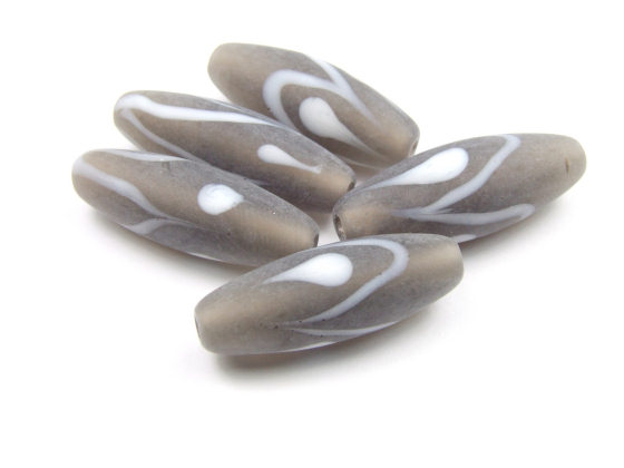 Glasperlen, Serie Tusk Baron, Oliven, 25x8,5 mm,