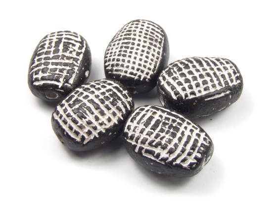 Tonperle 'Jun-Jun', 18x14 mm, schwarz