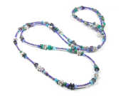 Lange Halskette, Materialmix in Blau