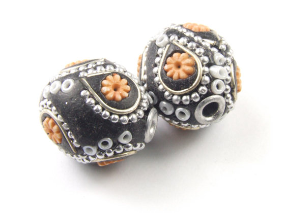 Kashmiri Perle 'Basu Lilia' 20x17 mm, schwarz